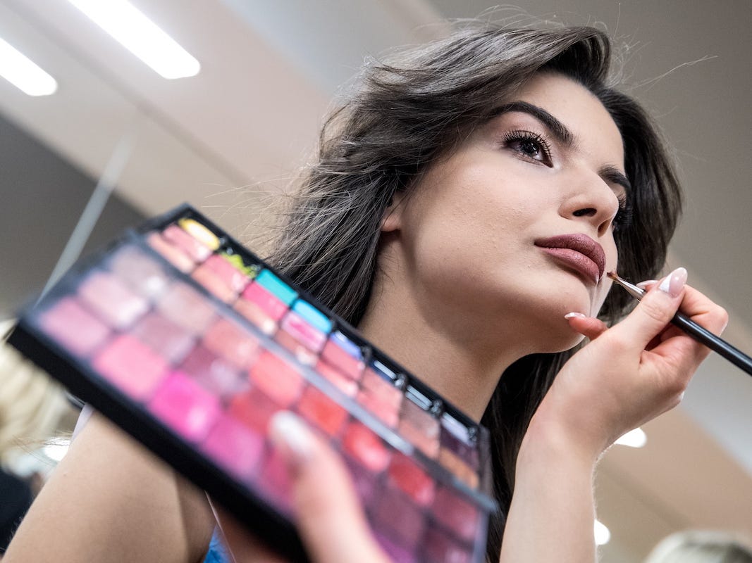 Discover These Easy Natural Makeup Looks to Wear to Zoom Meetings